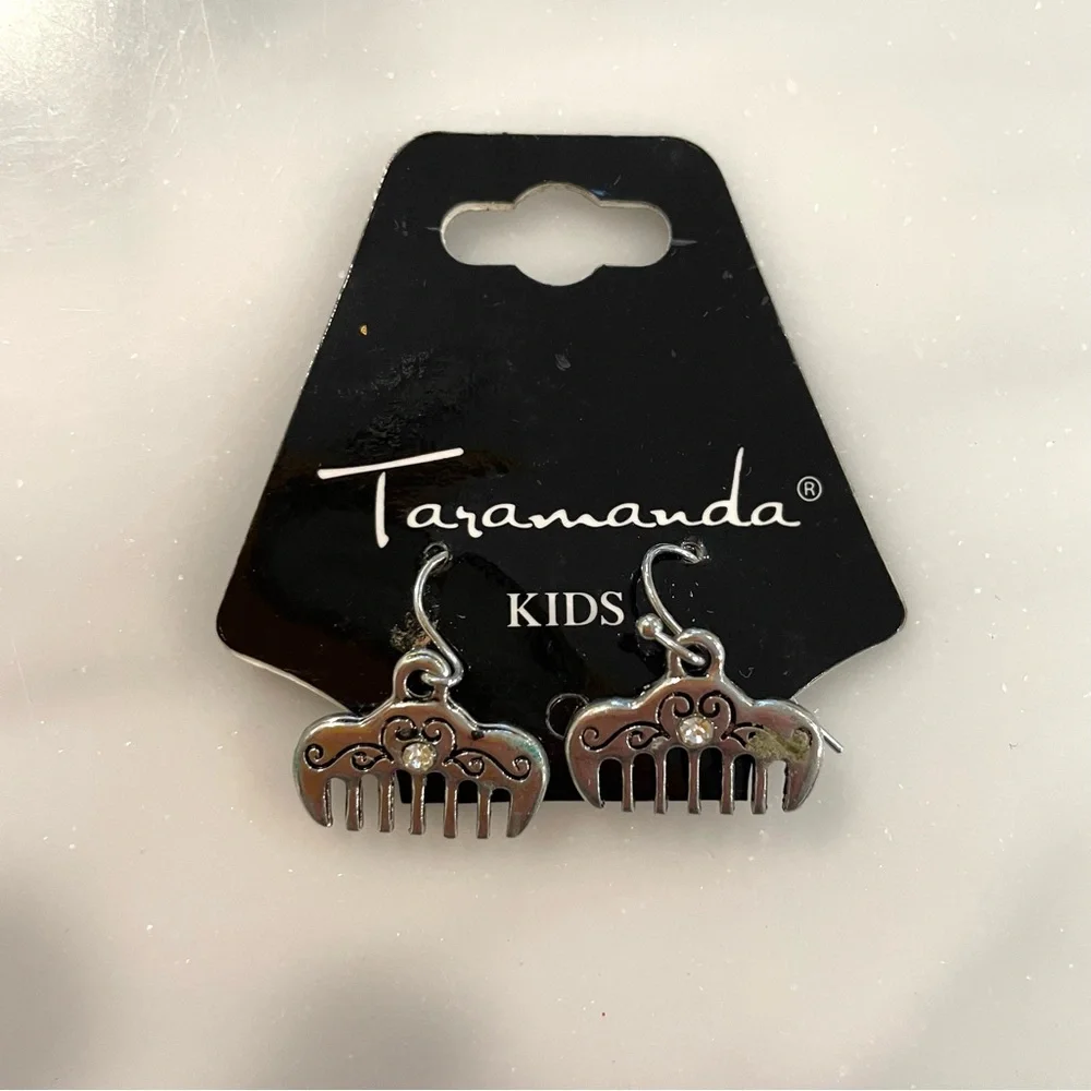 Taramanda Kids Silver Toned Charming Comb Earrings
